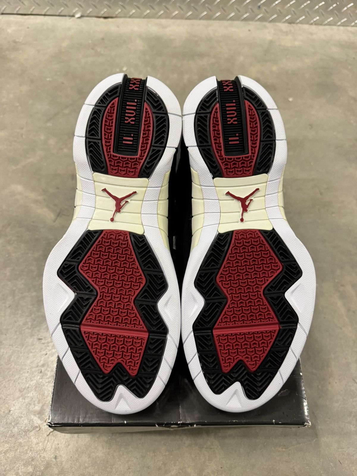 Jordan Brand Jordan 15 Retro SE Black White Size 10.5 Size US 10.5 / EU 43-44 - 6 Thumbnail