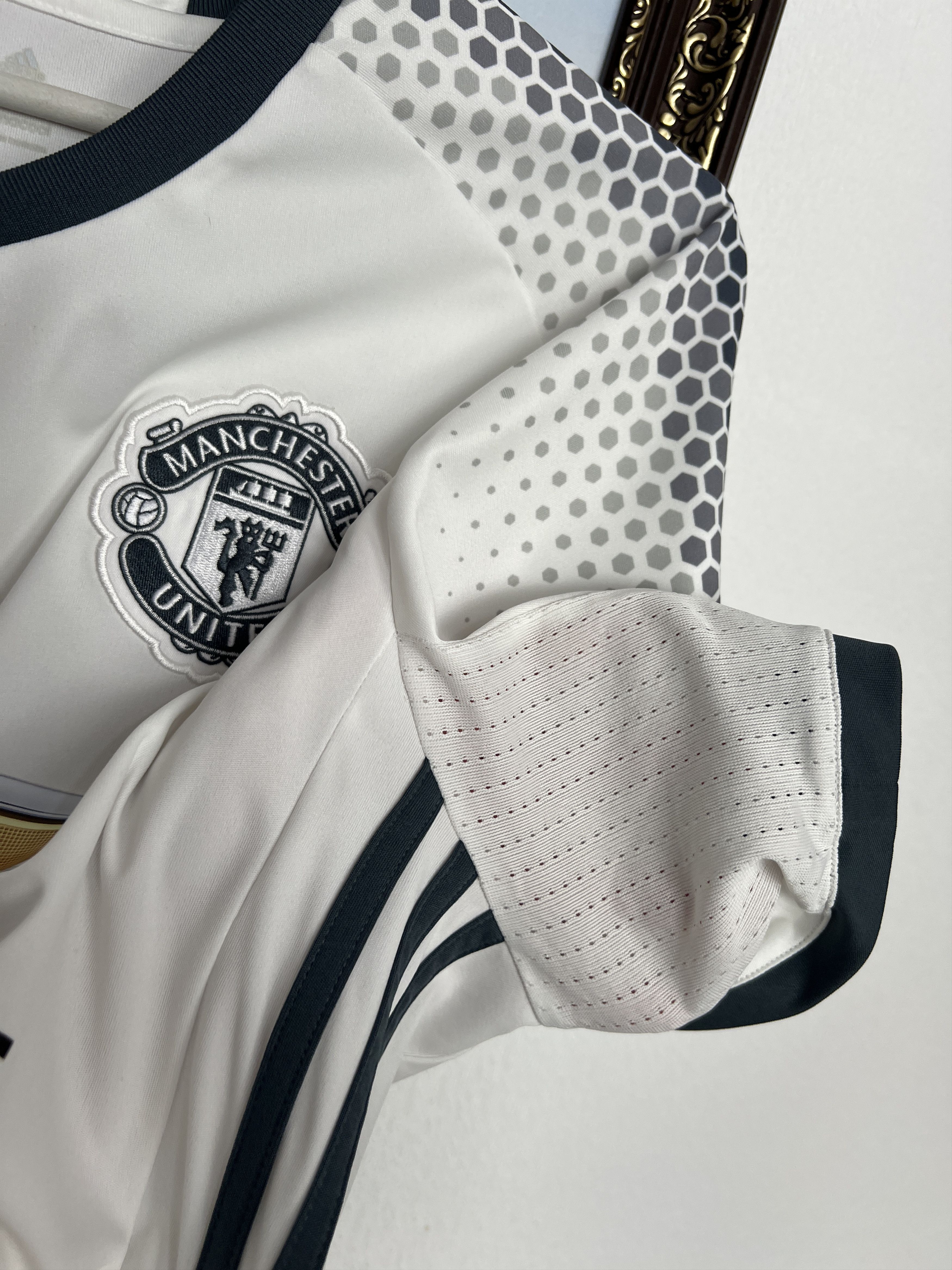 Adidas Manchester United football shirt #6 Pogba Jersey Trikot Size US S / EU 44-46 / 1 - 6 Thumbnail