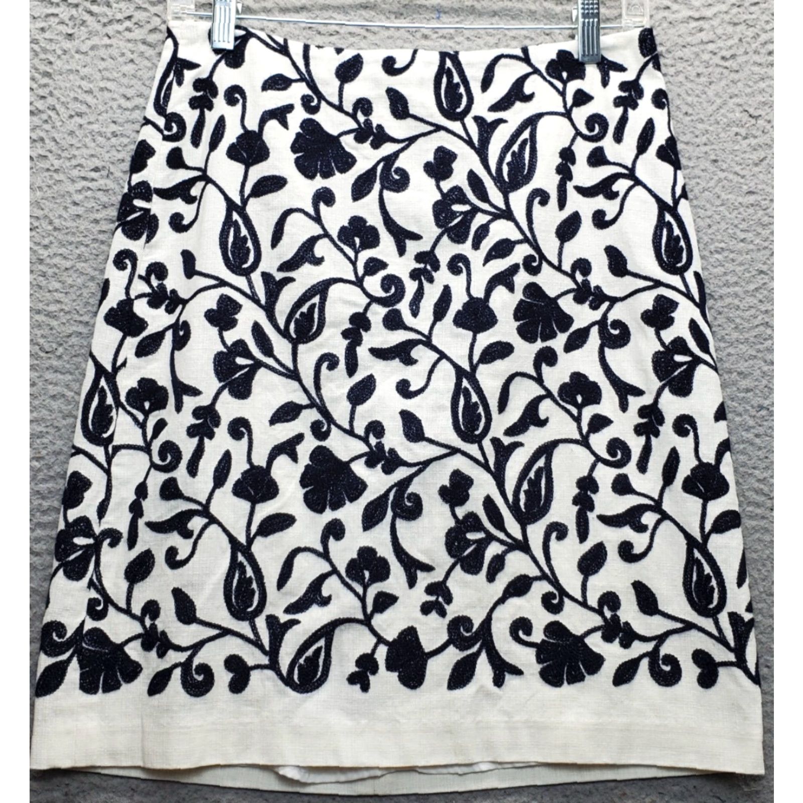Talbots Talbots A-Line Skirt Women's 4P Petite Multicolor Embroidered Floral Lined Back Zipper Womens Size 4P Mens? Size 27" / US 4 / IT 40 - 2 Thumbnail