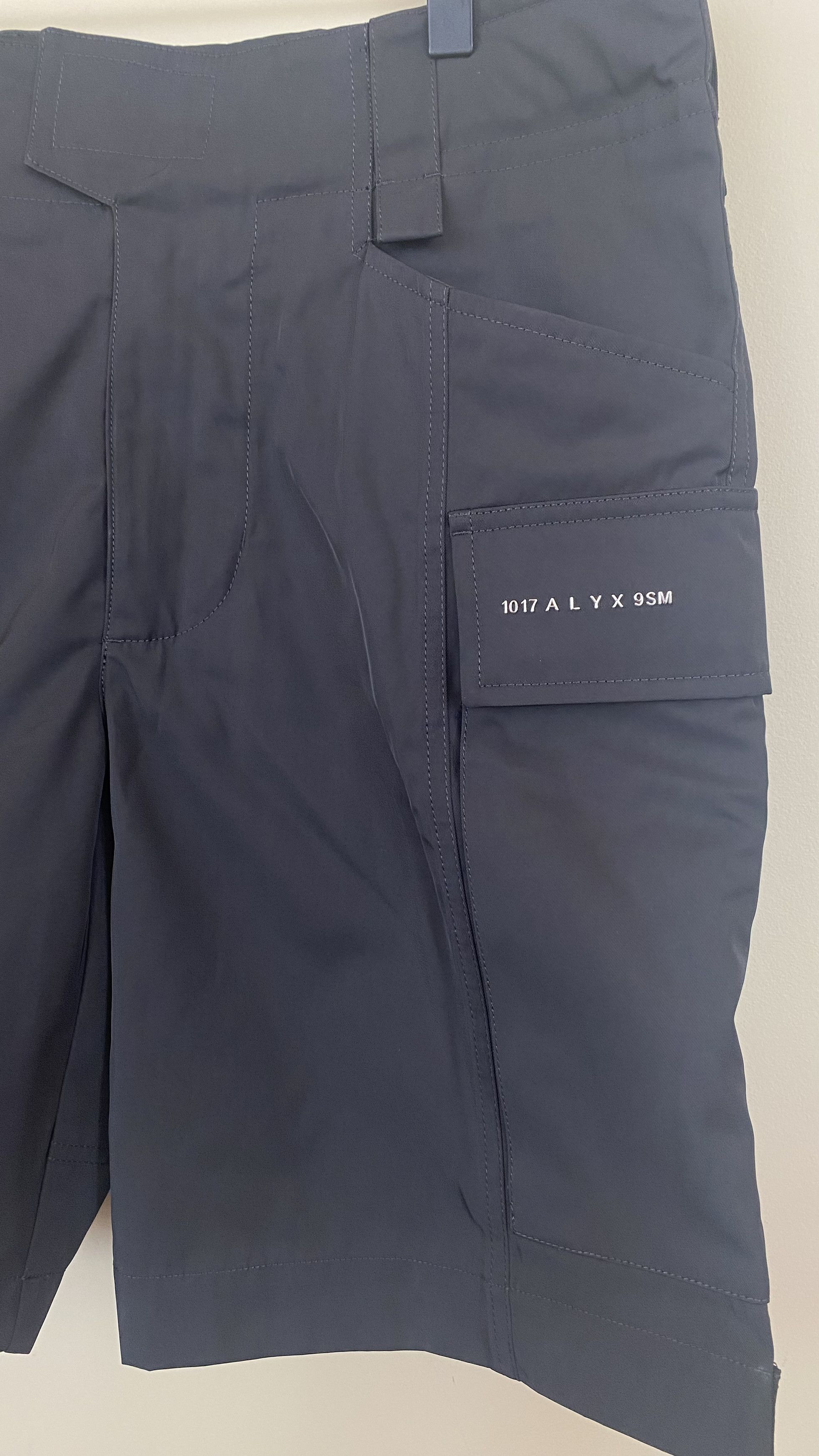1017 ALYX 9SM 1017 ALYX 9SM Cargo Shorts Black Size US 32 / EU 48 - 2 Thumbnail