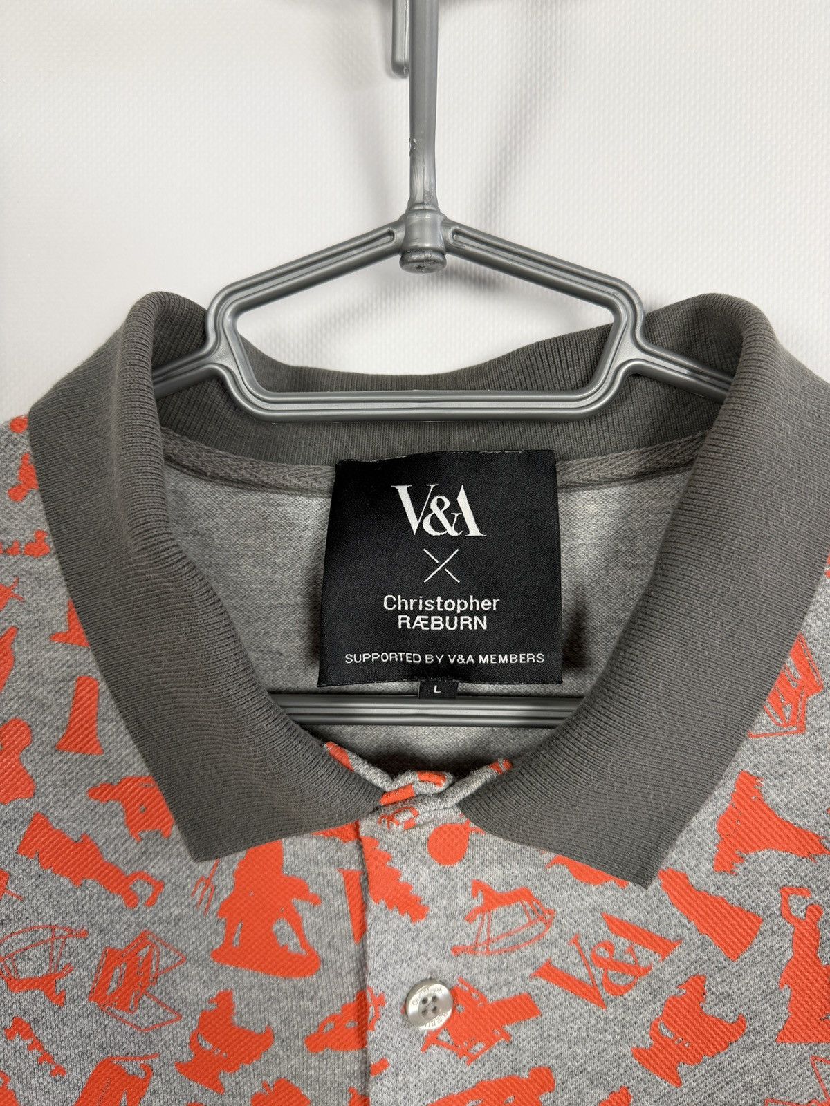 Christopher Raeburn Men’s V&A x Christopher Raeburn Designer Polo Shirt Size L Size US L / EU 52-54 / 3 - 8 Thumbnail