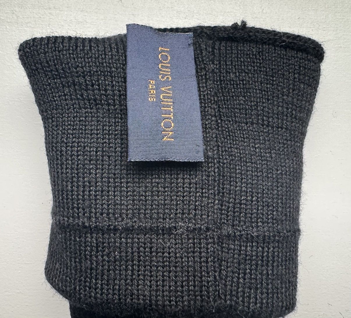 Louis Vuitton LOUIS VUITTON MONOGRAM MATCHING GLOVES, SCARF AND BEANIE. Size ONE SIZE - 9 Thumbnail