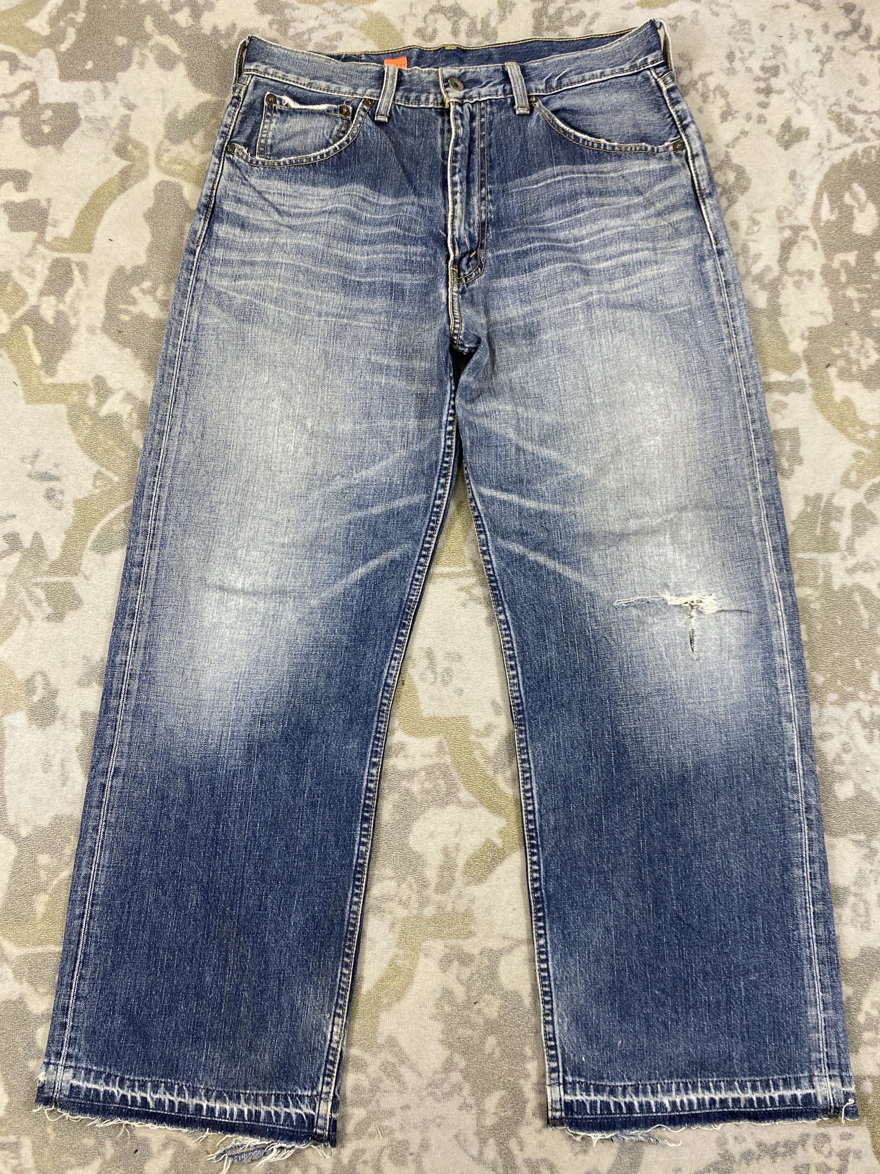 Distressed Vintage Levi's 504 Baggy Jeans 32x27.5 - JN3859