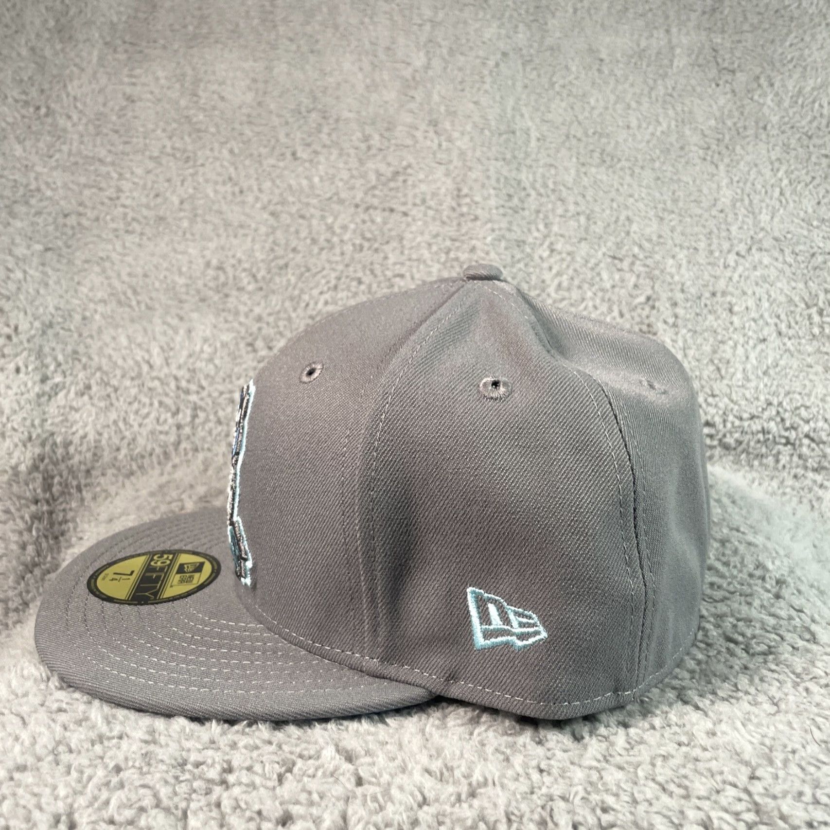 New Era VINTAGE The Clink Room 7 1/4 "She Devils Underworld" Fitted New Era Hat Club MLB Sold Ou Style: Baseball Cap Grey 7 1/4 Mens Size ONE SIZE - 5 Thumbnail