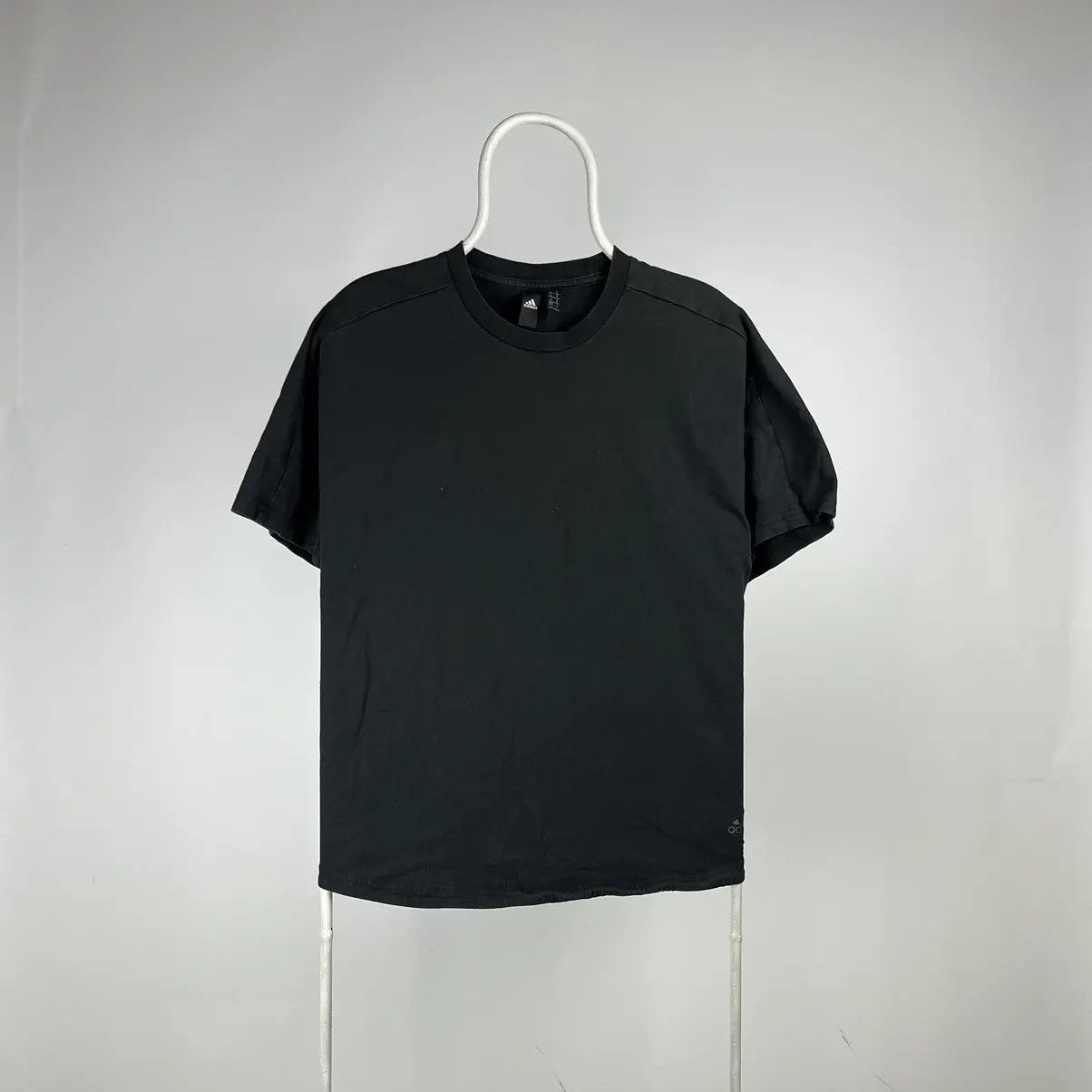 Adidas Adidas T-shirt sportswear size Medium Size US M / EU 48-50 / 2 - 2 Thumbnail