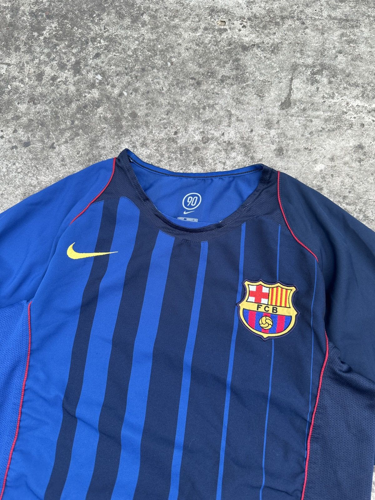 Nike Vintage Nike F.C.Barcelona 10 Ronaldinho Soccer Jersey M VTg Size US M / EU 48-50 / 2 - 3 Thumbnail