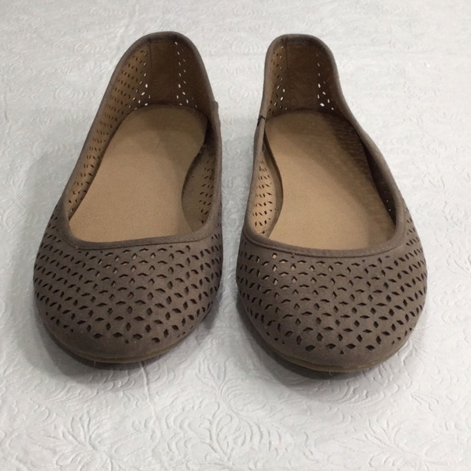 Other Universal Thread Boho Eyelet Cut Out Tan Flats Size 10 Size US 10 / IT 40 - 2 Thumbnail