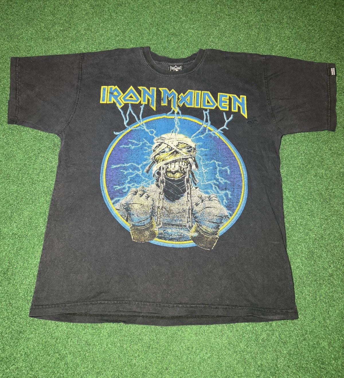 Band Tees × Vintage Vintage 90s Iron Maiden Powerslave Grunge Metal Band T Shirt Size US L / EU 52-54 / 3 - 1 Thumbnail