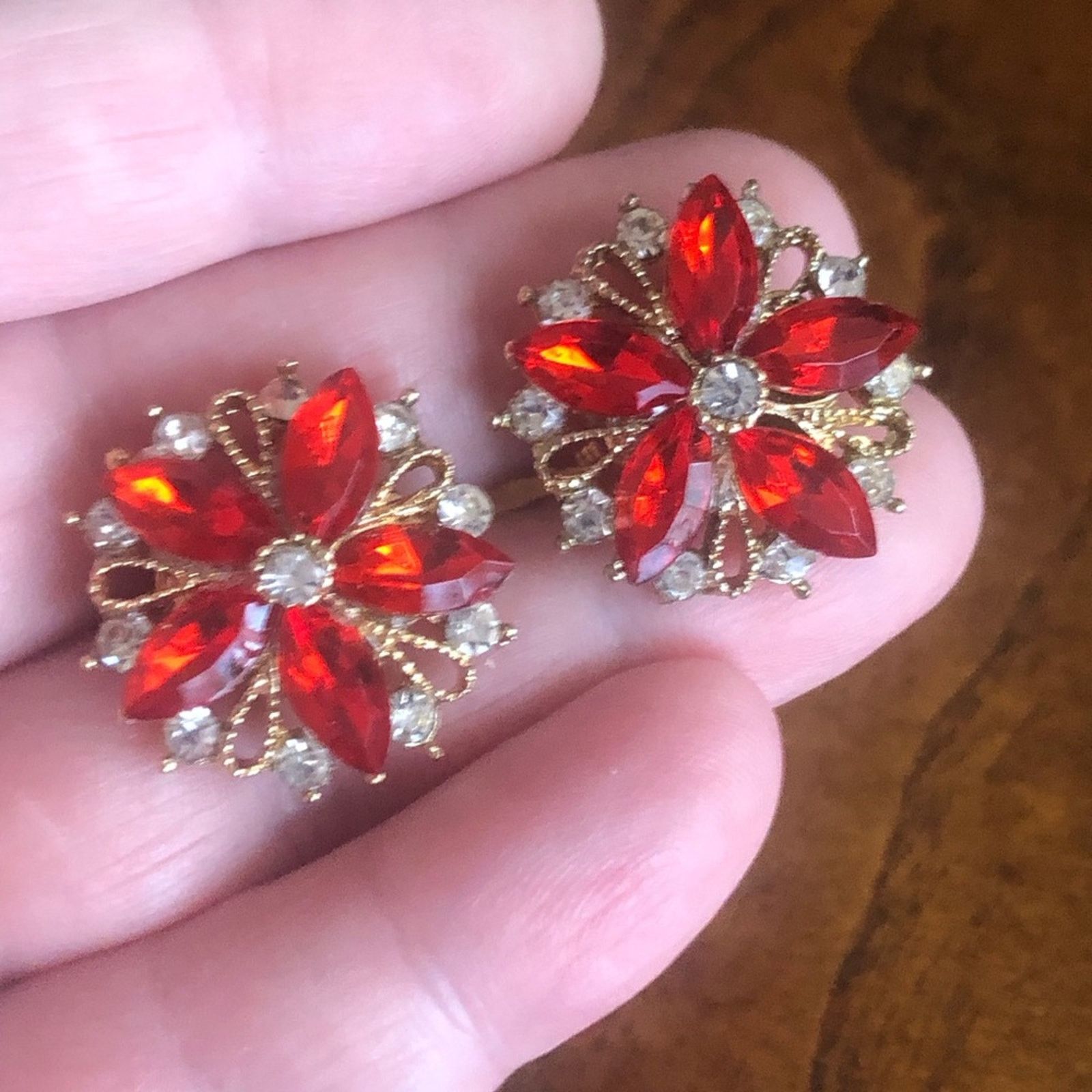 Vintage Vintage tomato red marquis cluster clip on earrings Size ONE SIZE - 4 Thumbnail