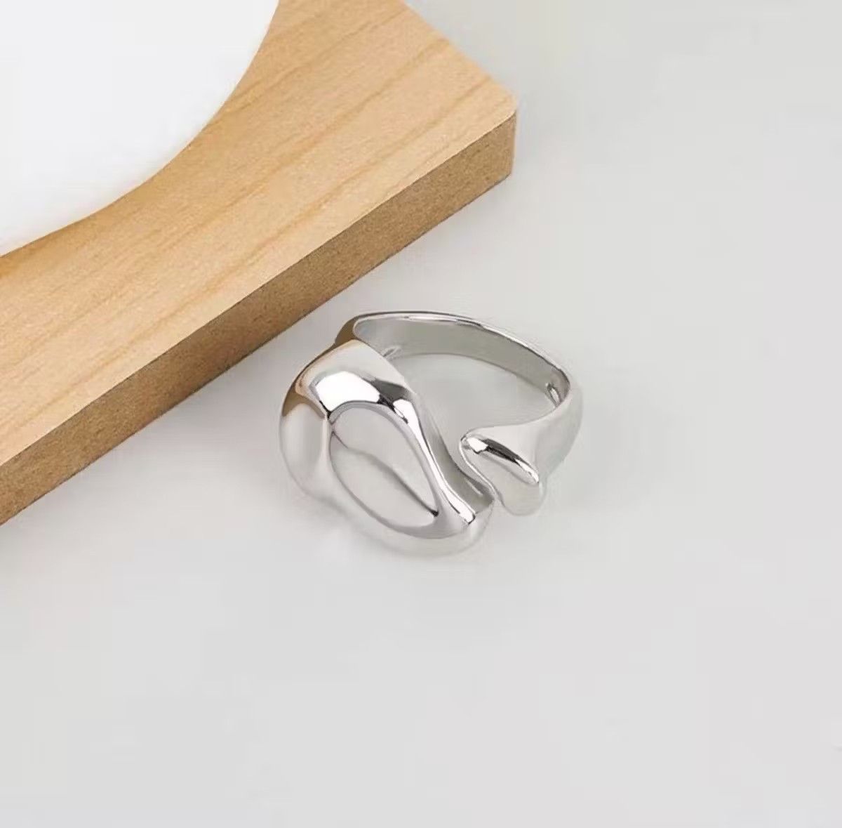 Jewelry × Vintage Minimalistic Silver Ring Size ONE SIZE - 1 Thumbnail