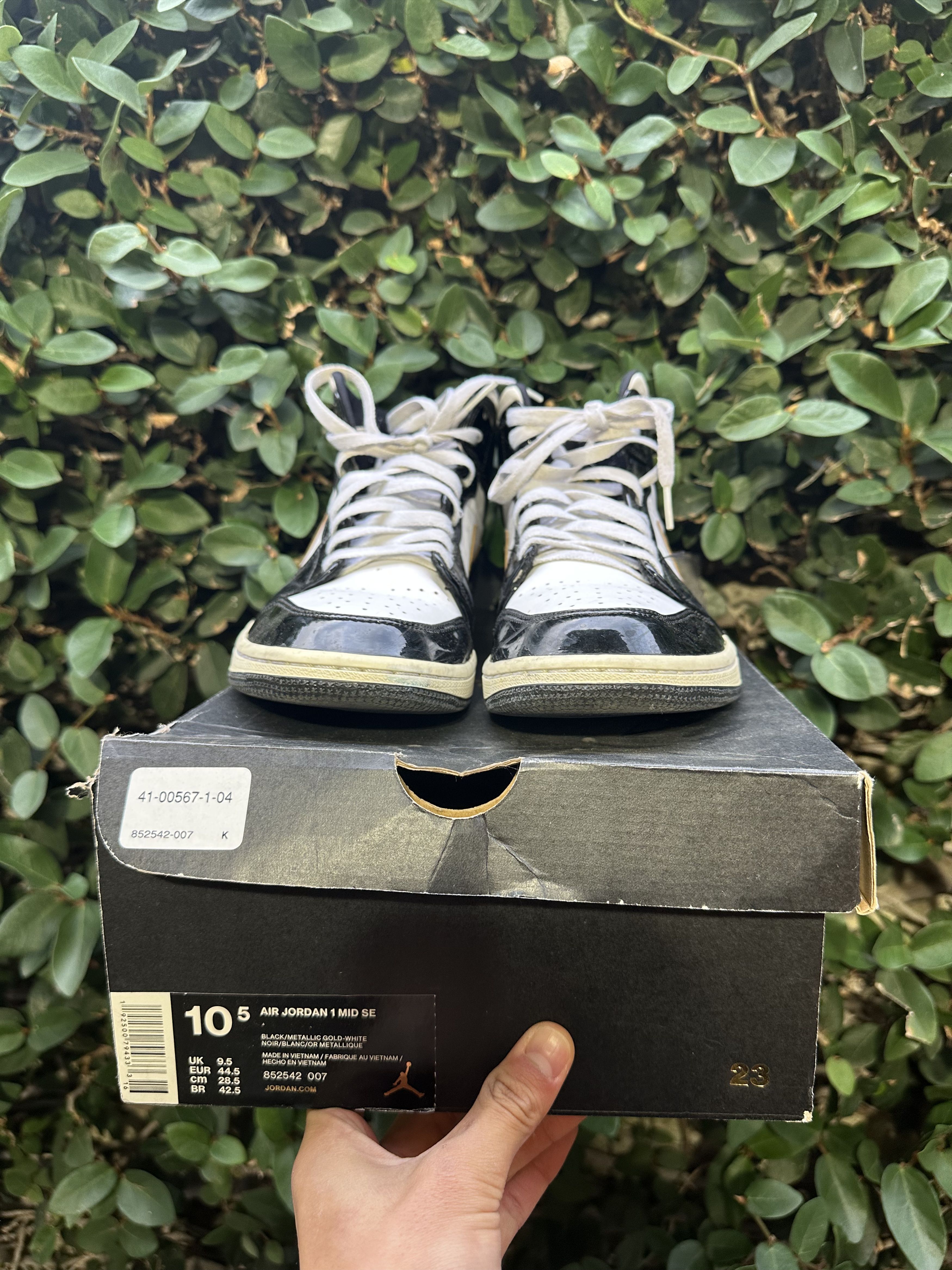 Jordan Brand Jordan 1 Patent Black White Gold Mid Men 10.5 Size US 10.5 / EU 43-44 - 7 Thumbnail