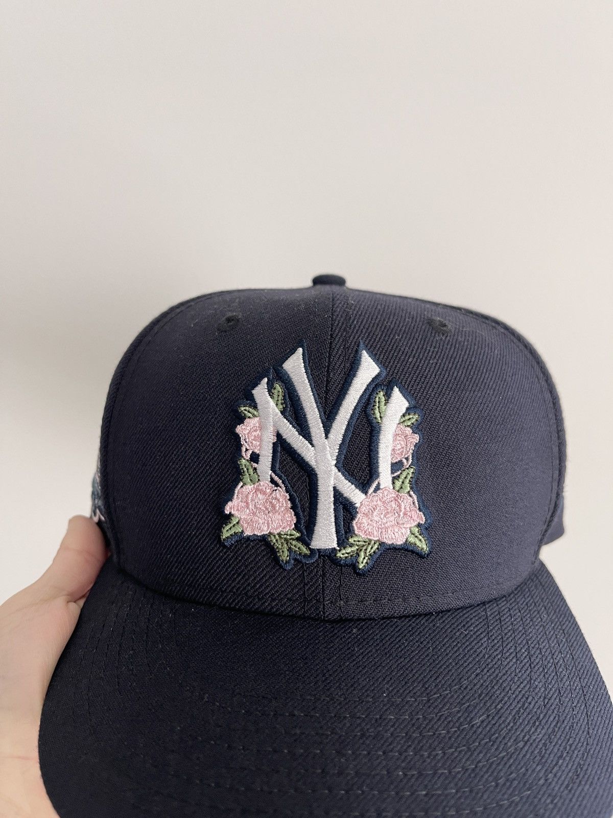 MLB New York Yankees Floral 27 Championships Patch Pink Brim Hat Size ONE SIZE - 2 Thumbnail