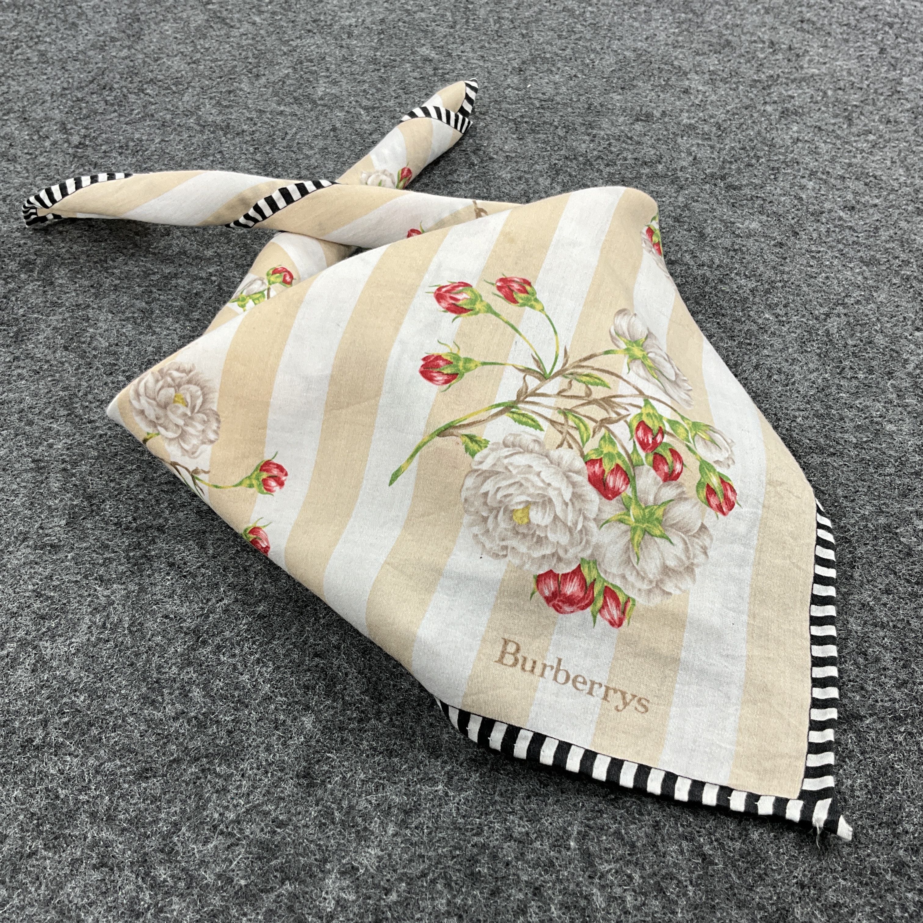Burberry × Vintage Burberry Floral Handkerchief / Bandana / Neckerchief B062 Size ONE SIZE - 2 Thumbnail