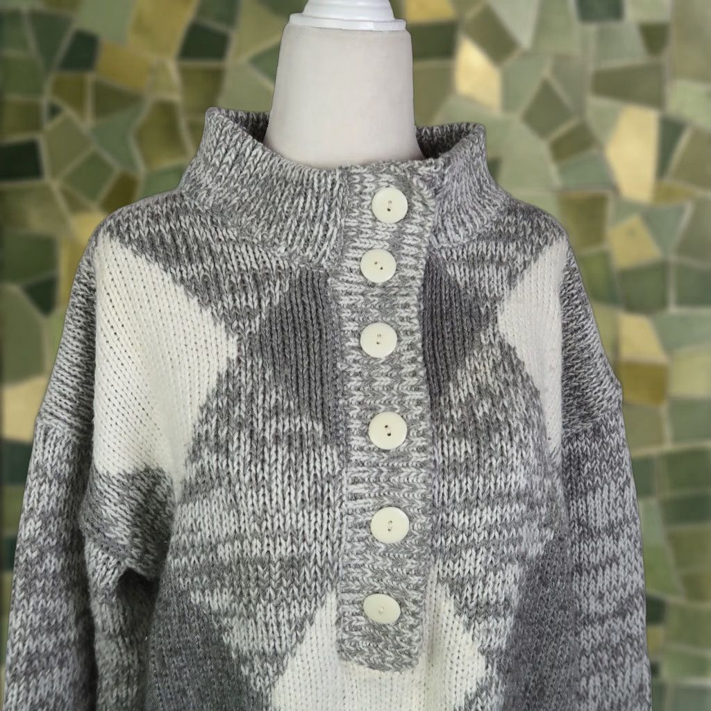 Vintage VINTAGE Yoido Club Diamond Check Henley Sweater S Womens Pullover Long Sleeve Knit 90s 80s Argyle Ramie Acrylic Cream Grey Size S / US 4 / IT 40 - 1 Thumbnail