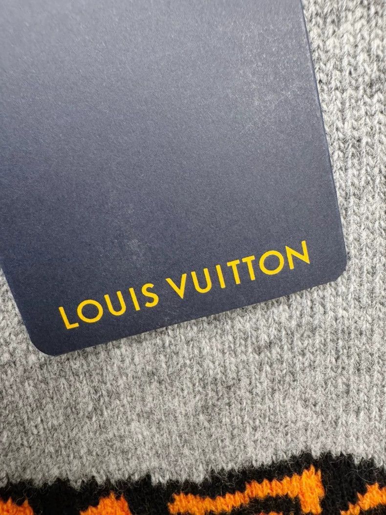 Louis Vuitton Louis Vuitton Gray Tiger Print Sweater- Size M / US 6-8 / IT 42-44 - 6 Thumbnail