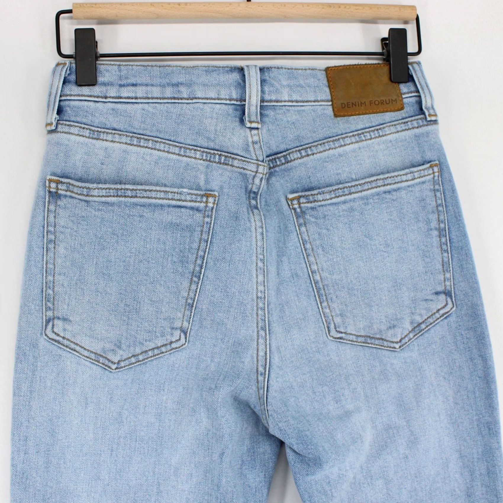 Aritzia Aritzia Straight Womens 26 Blue Denim Forum Arlo Jean Light High Rise Button Fly Size 26" / US 2 / IT 38 - 4 Thumbnail