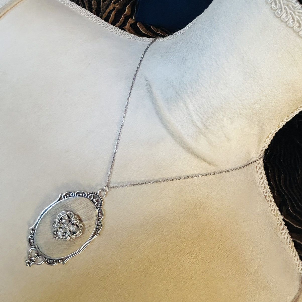Handmade Handcrafted cowhide vintage gem cameo pendant necklace Size ONE SIZE - 2 Thumbnail