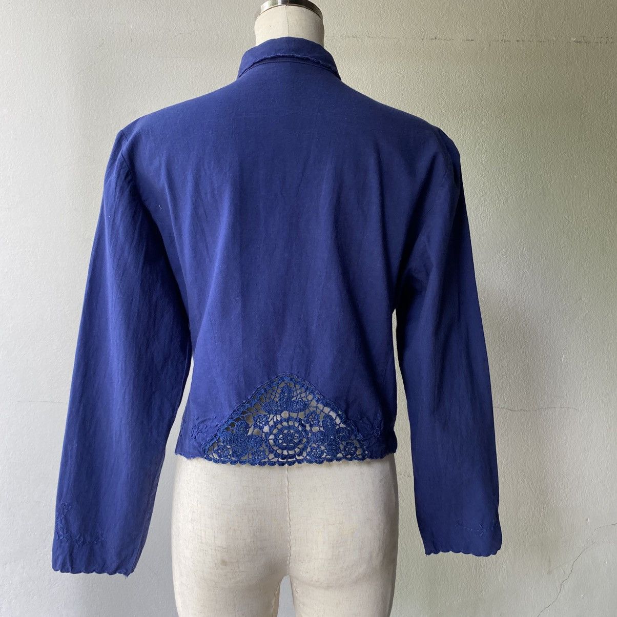 Issey Miyake I.S. Issey Miyake Navy Embroidered Lace Blouse Size L / US 10 / IT 46 - 2 Thumbnail