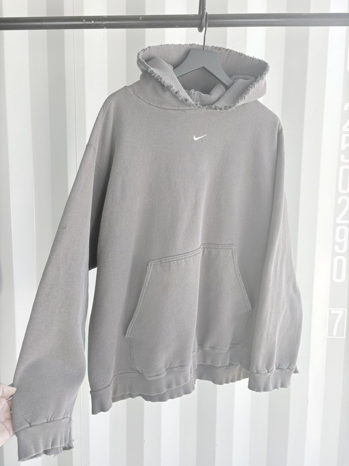 Nike Vintage Nike Center Logo Boxy Thrashed Sun Faded Hoodie ERD Size US XXL / EU 58 / 5 - 3 Thumbnail