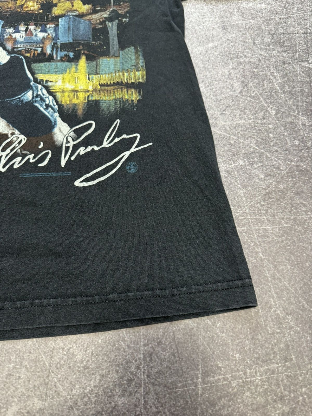 Vintage Vintage 1997 Elvis Presley Viva Las Vegas Tee Music USA Size US L / EU 52-54 / 3 - 5 Thumbnail