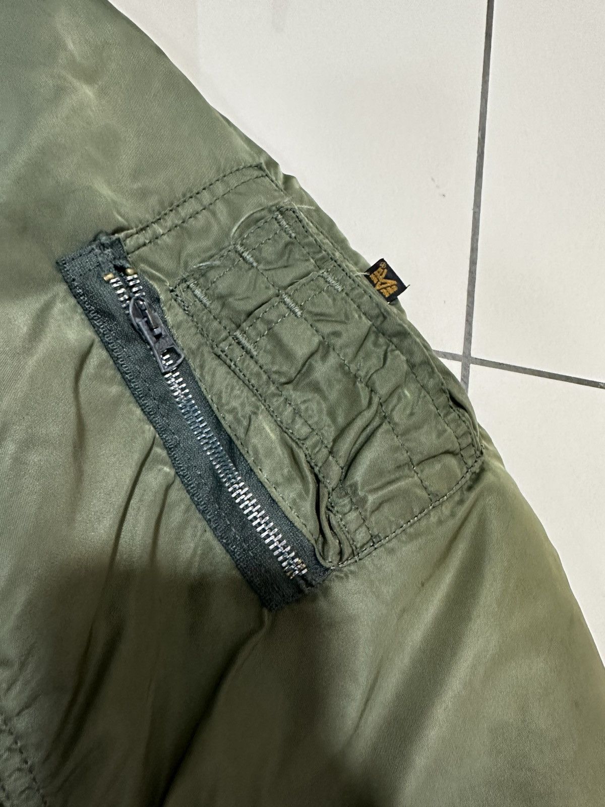 Alpha Industries Vintage 90s Alpha Industries Ma-1 Flight Jacket Fashion Army Size US L / EU 52-54 / 3 - 5 Thumbnail