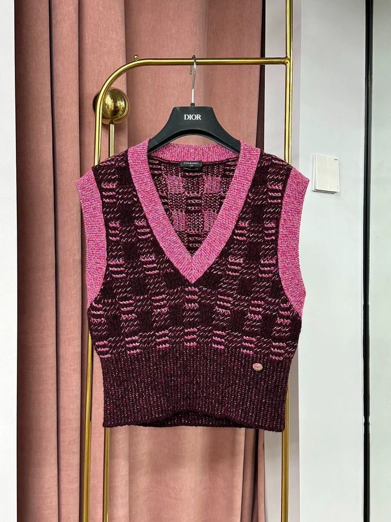 Chanel Chanel Pink V-neck cashmere vest Size XS / US 0-2 / IT 36-38 - 1 Thumbnail