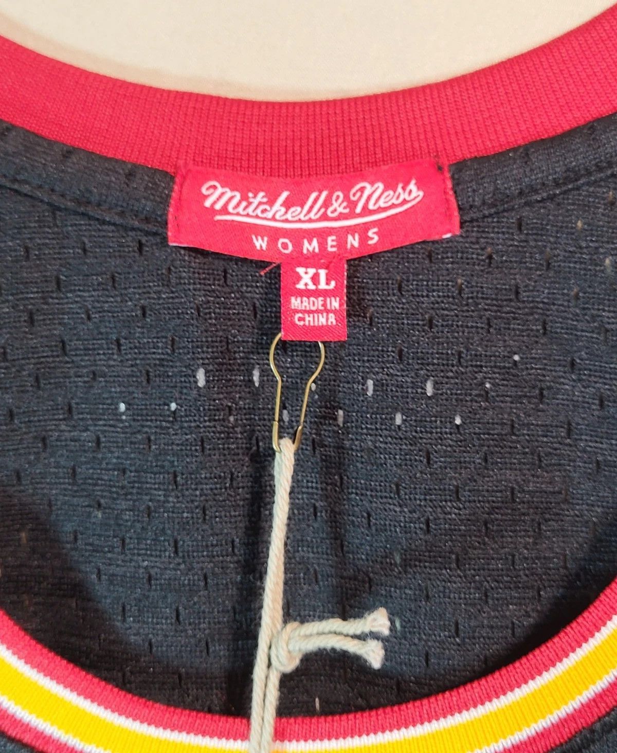 Mitchell & Ness Mitchell & Ness Atlanta Hawks Jersey Womens Crop Tank Top Size XL / US 12-14 / IT 48-50 - 3 Thumbnail