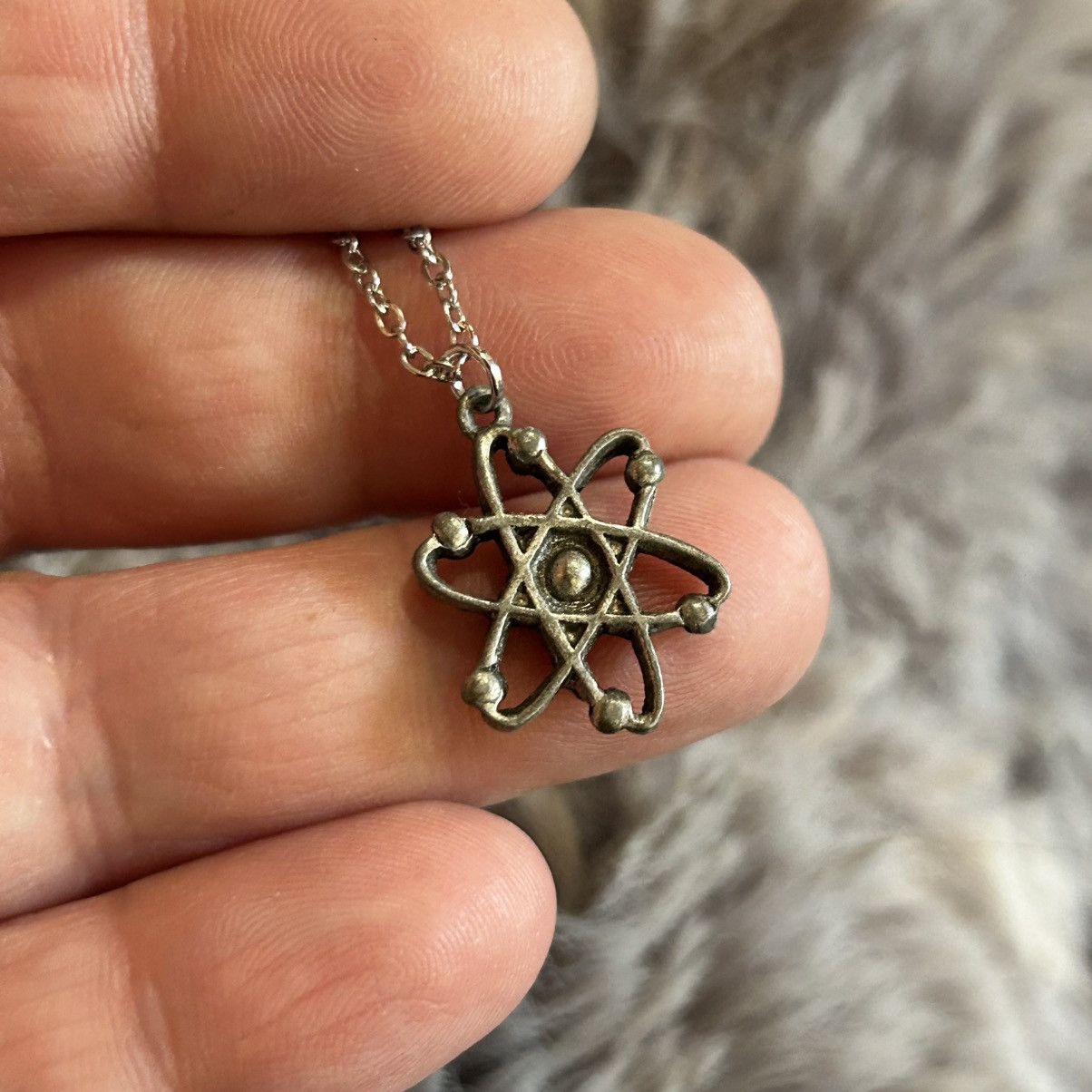 Vintage Vintage CLIFT pewter atomic pendant on chain necklace Size ONE SIZE - 1 Thumbnail