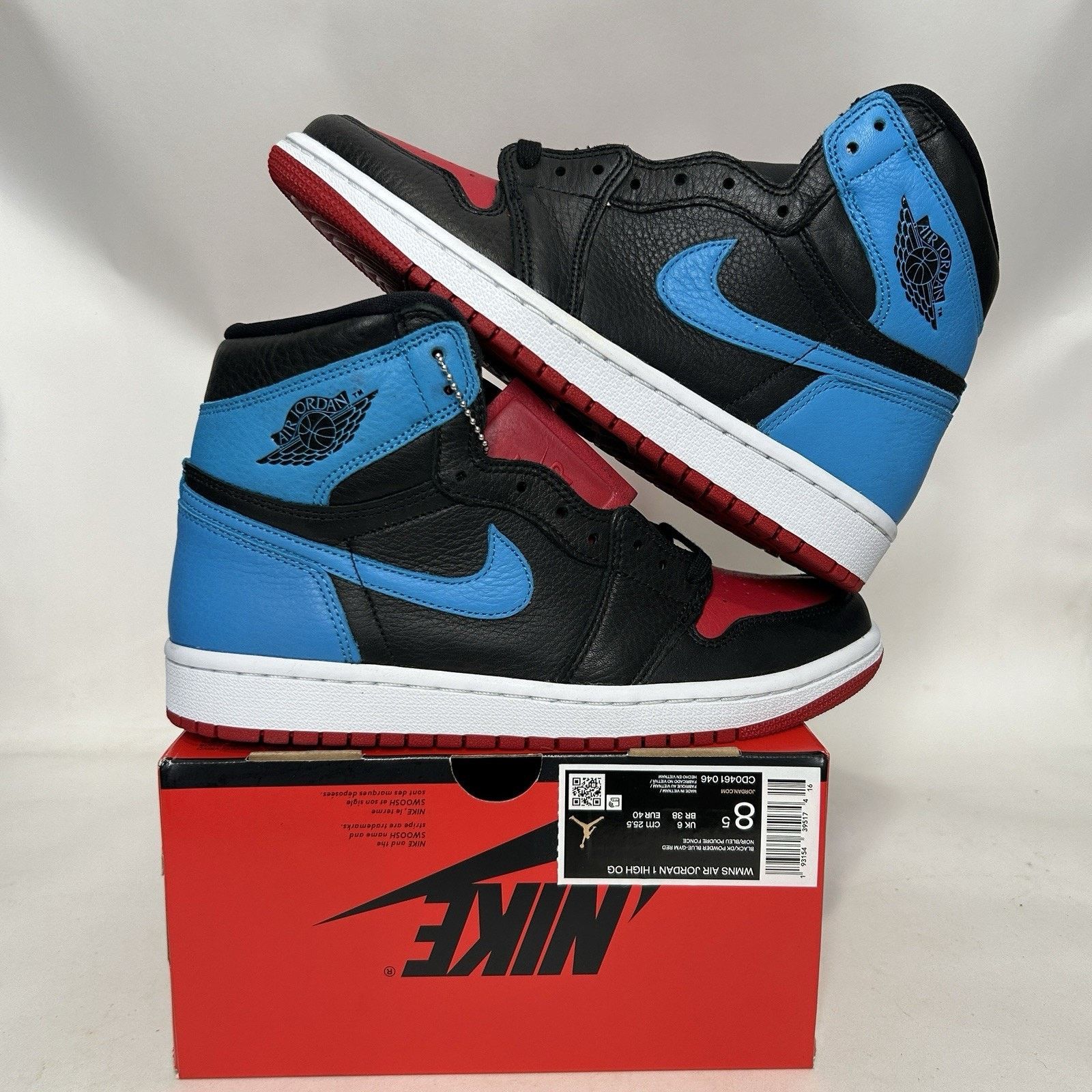 Jordan Brand Nike Air Jordan 1 Retro High WMNS “UNC To Chicago” Size US 8.5 / IT 38.5 - 1 Thumbnail