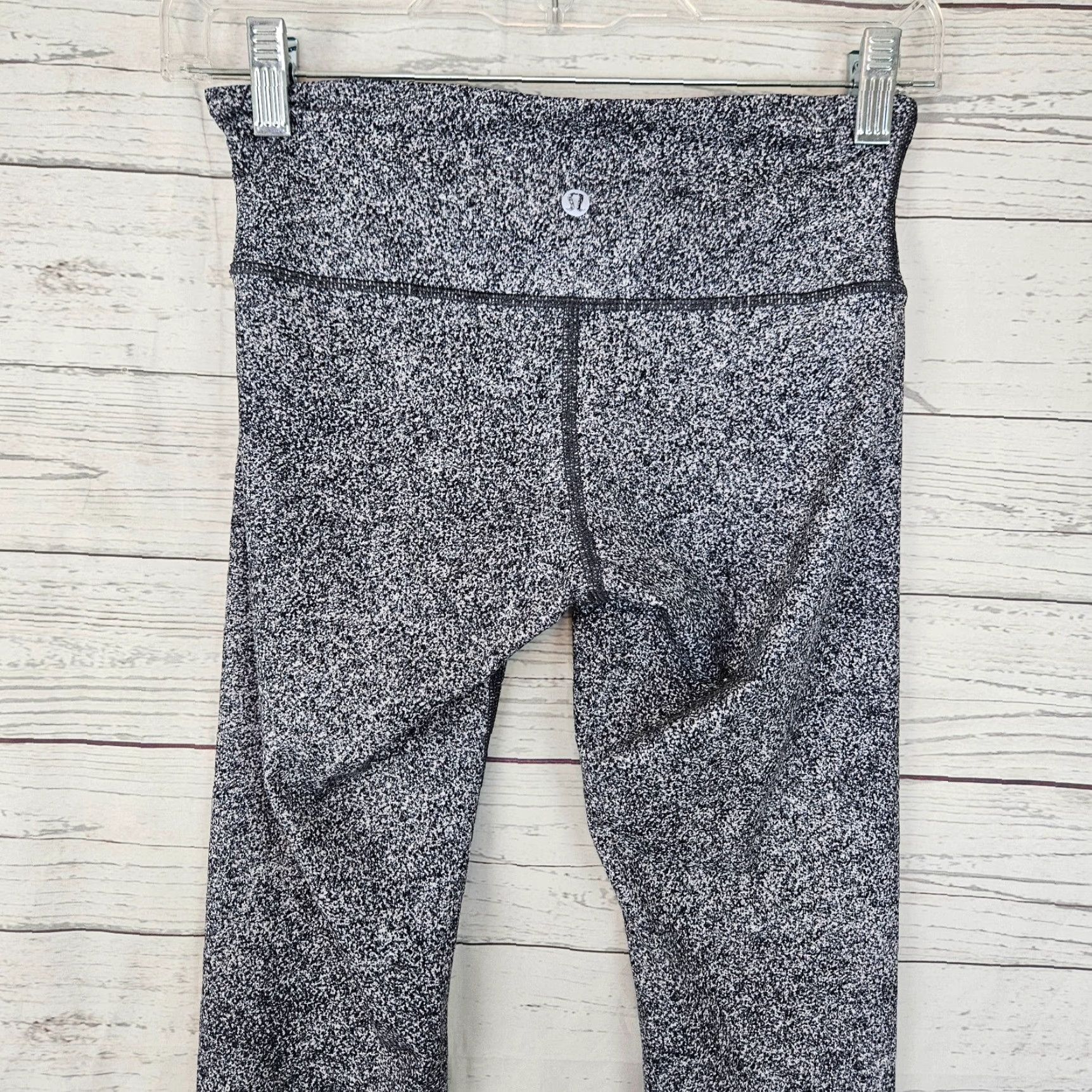 Lululemon Lululemon Leggings Capri Women 4 Gray White Speckled Low Rise Activewear Women's Capri Size 4 Size 27" / US 4 / IT 40 - 4 Thumbnail