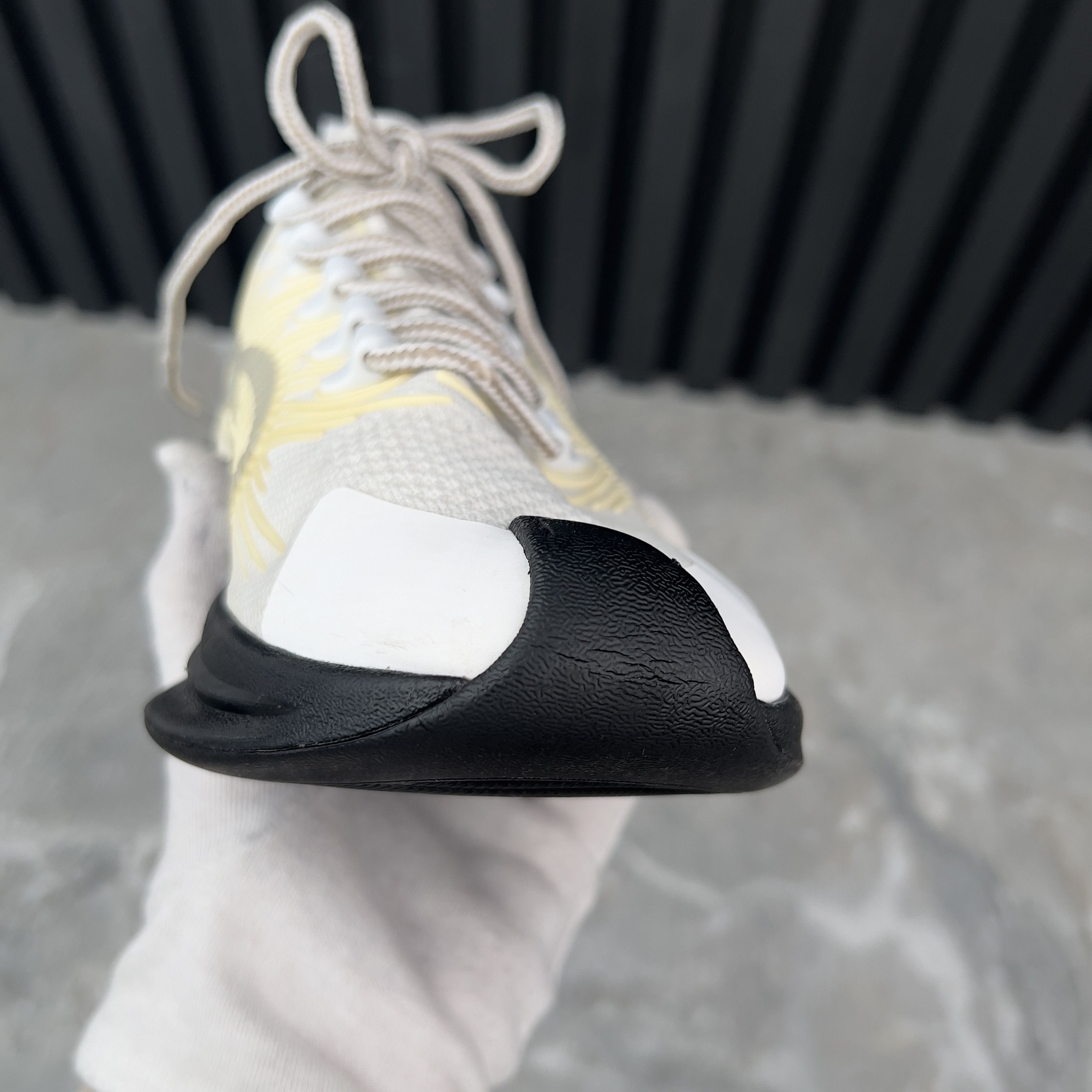 Gucci Gucci Run GG Monogram Sneakers White Yellow Fabric Size US 9 / IT 39 - 13 Thumbnail