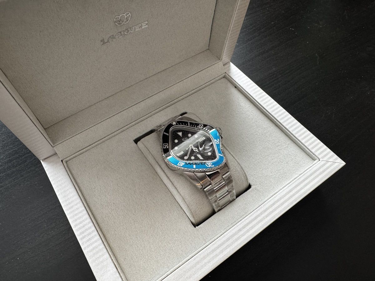 LAARVEE LAARVEE X SNEAKMART CRASH Watch ICE Blue Black Bezel PEA001 Size ONE SIZE - 1 Thumbnail