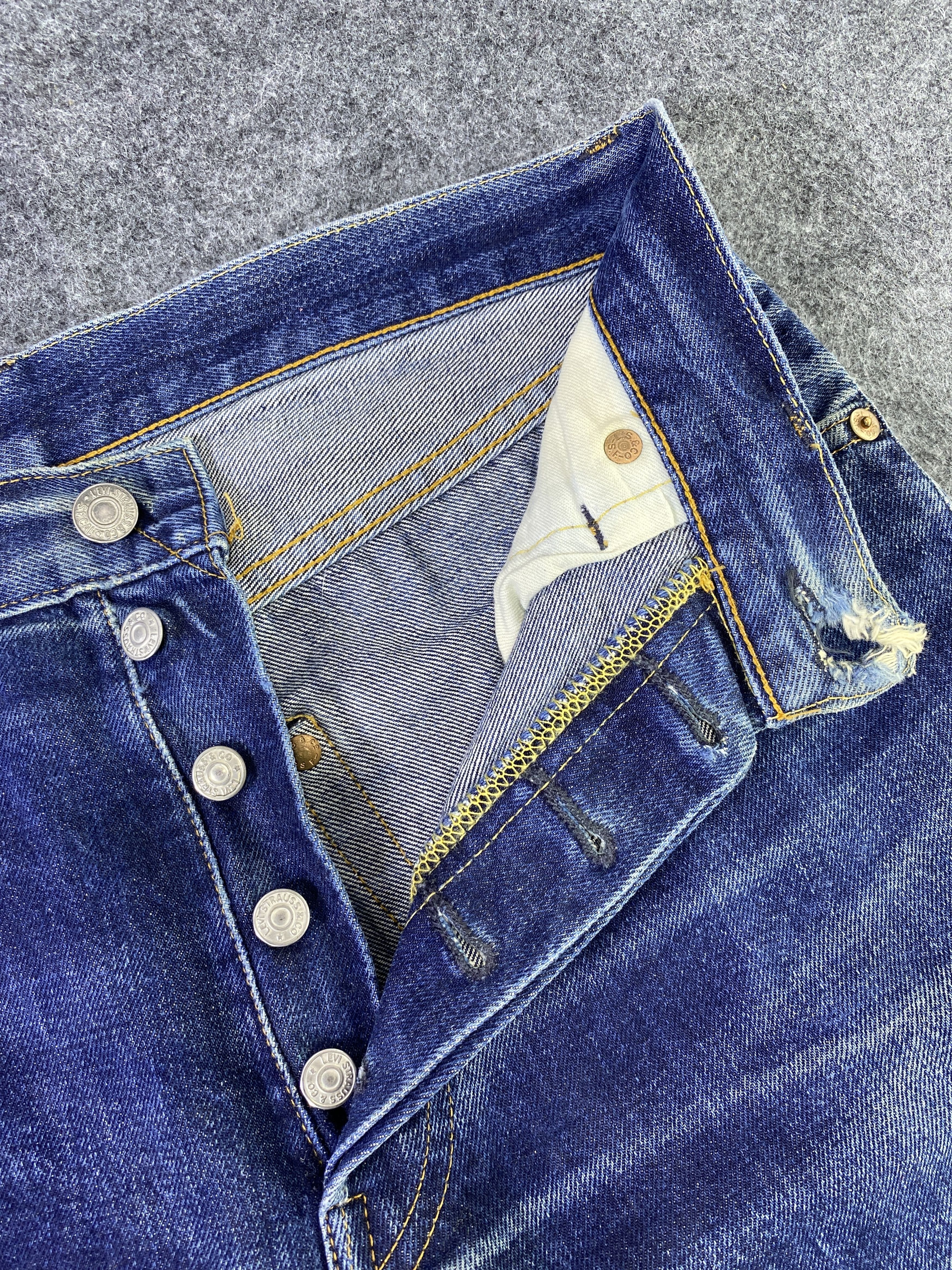 Levi's VINTAGE LEVI'S 501xx REDLINE DISTRESSES BLUE WASH JEANS-J888 Size US 30 / EU 46 - 5 Thumbnail