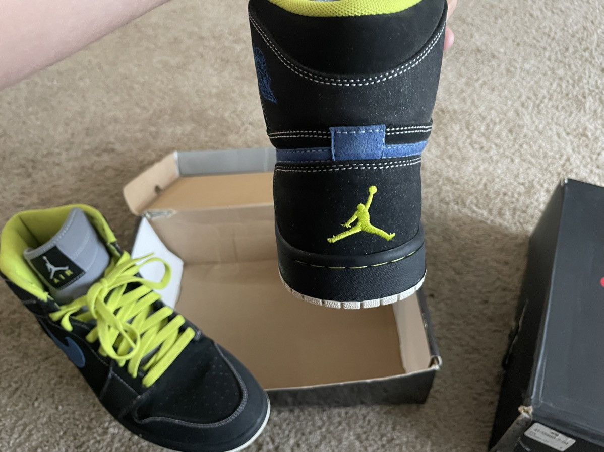 Nike Jordan 1 Retro Black Cyber Size US 10.5 / EU 43-44 - 4 Thumbnail