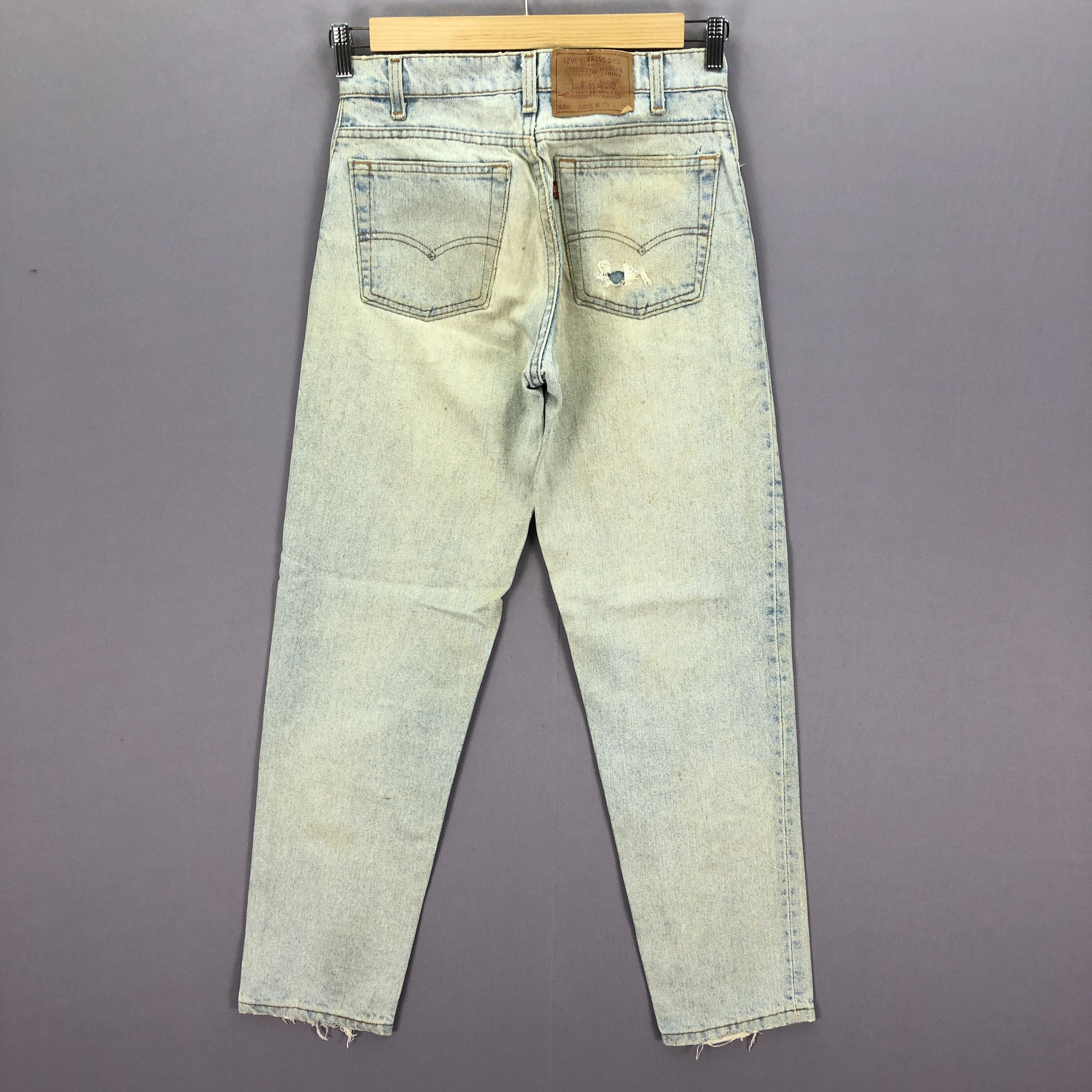Levi's Vintage Levis 550 Dirty Ripped Jeans Faded Light Wash Denim Size 28" / US 6 / IT 42 - 2 Thumbnail