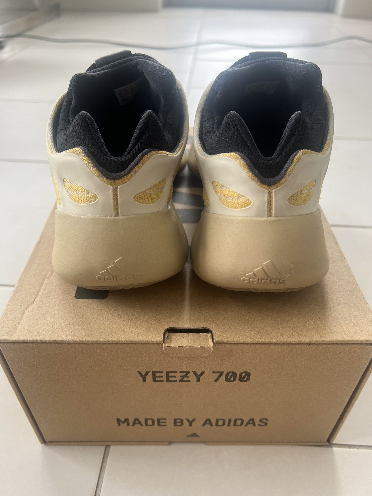 Adidas × Kanye West Adidas Yeezy 700 v3 Safflower Size US 9 / EU 42 - 4 Thumbnail