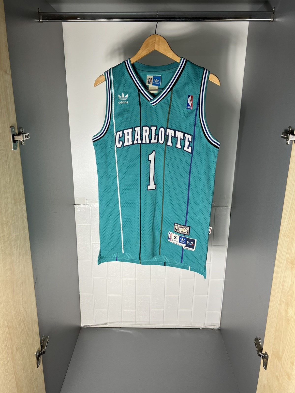 Adidas VINTAGE ADIDAS ORIGINAL CHARLOTTE NBA RETRO JERSEY Y2K 90s Size US S / EU 44-46 / 1 - 9 Thumbnail