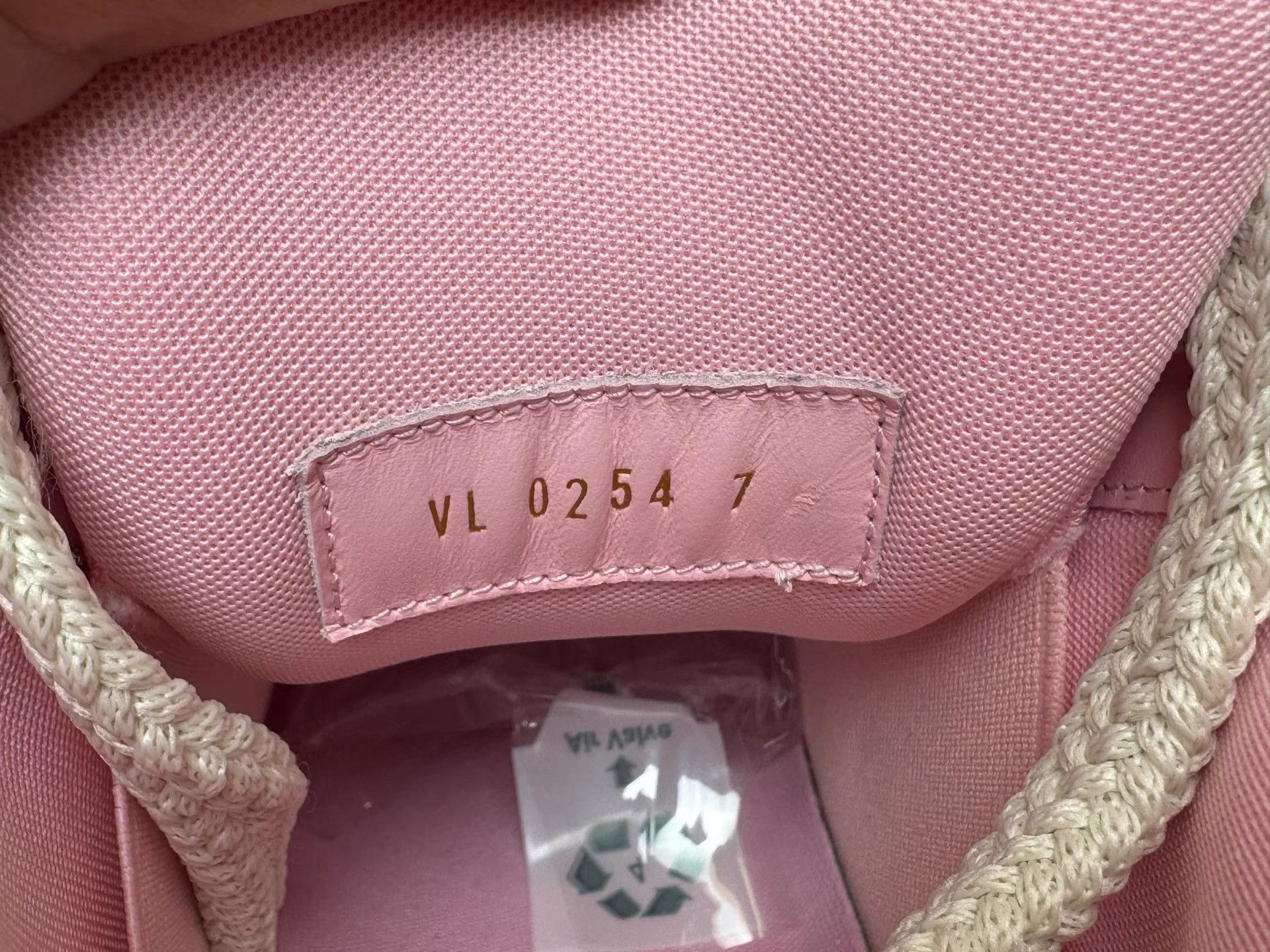 Louis Vuitton Louis Vuitton Trainer Maxi LOVE Logo Low Top Sneakers K36 Size US 8 / EU 41 - 5 Thumbnail
