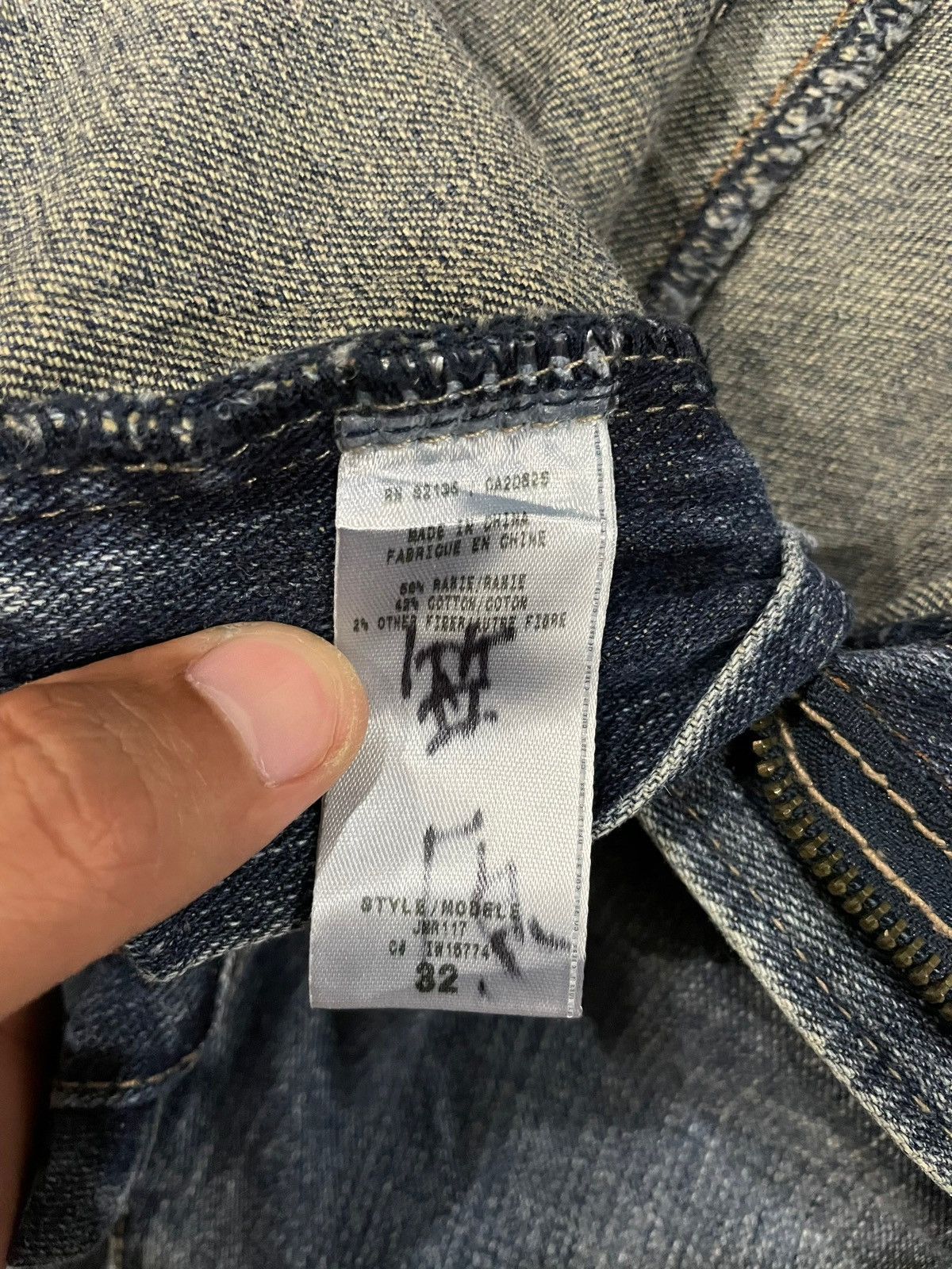 Guess × Vintage Vintage Guess Faded Rebel Straight Jeans Size US 32 / EU 48 - 11 Thumbnail