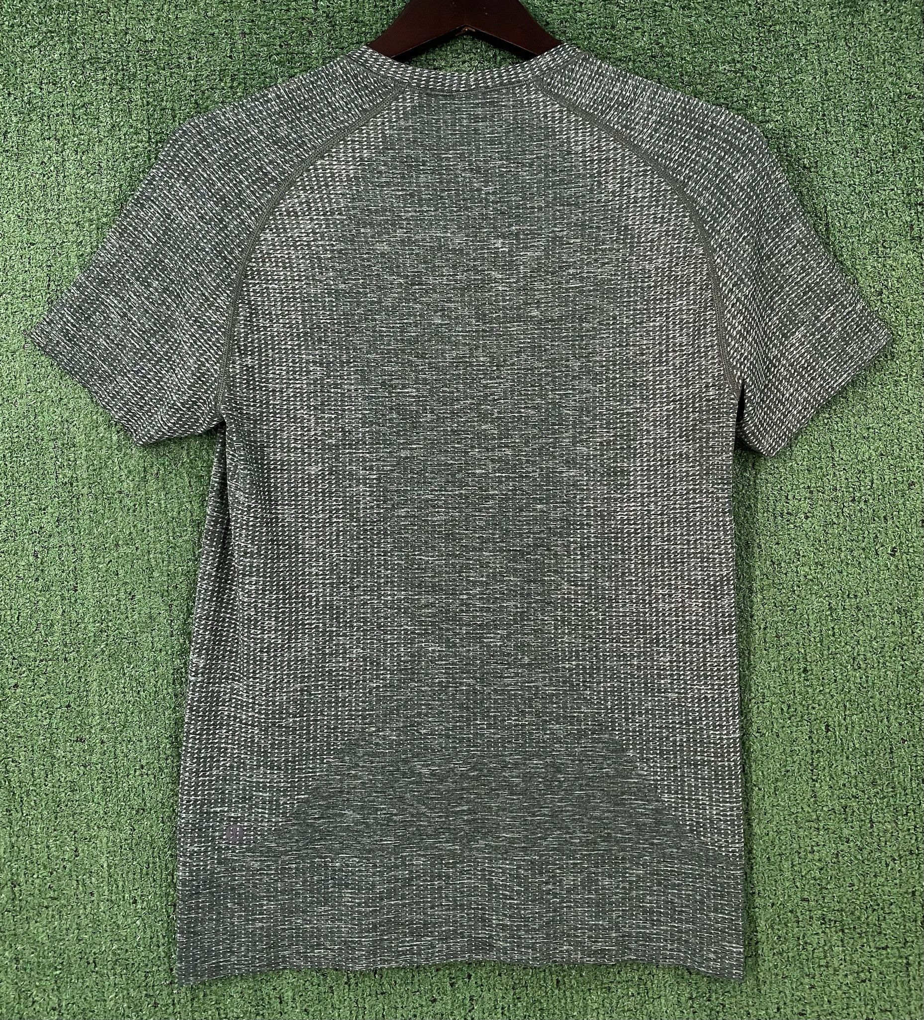 Lululemon Lululemon Metal Vent Tech 2.5 Green Short Sleeve Shirt XS Size US XS / EU 42 / 0 - 5 Thumbnail