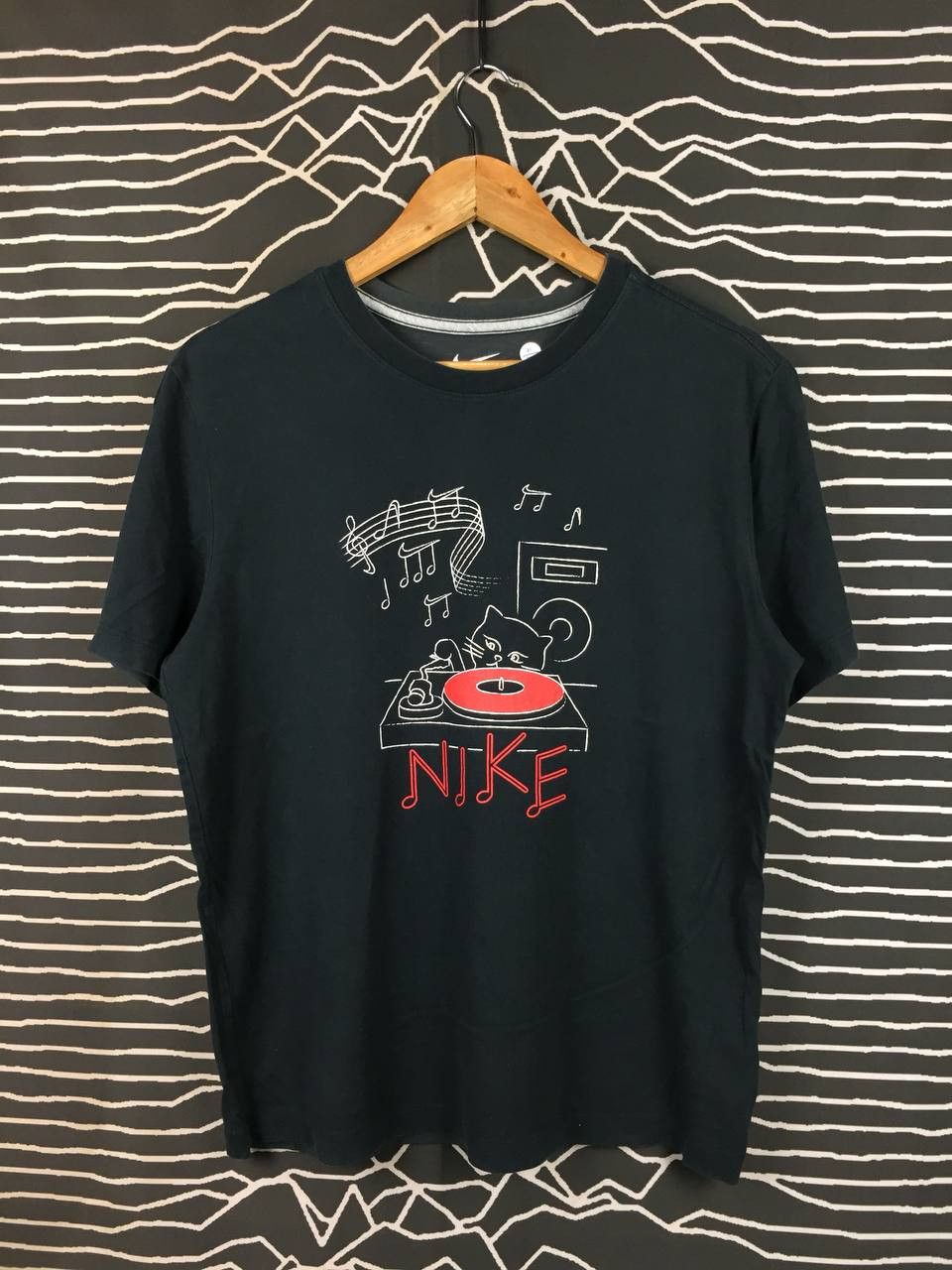 Nike Nike Shibuya Scramble Japan Exclusive DJ Cat Turntable Tee Size US L / EU 52-54 / 3 - 1 Thumbnail