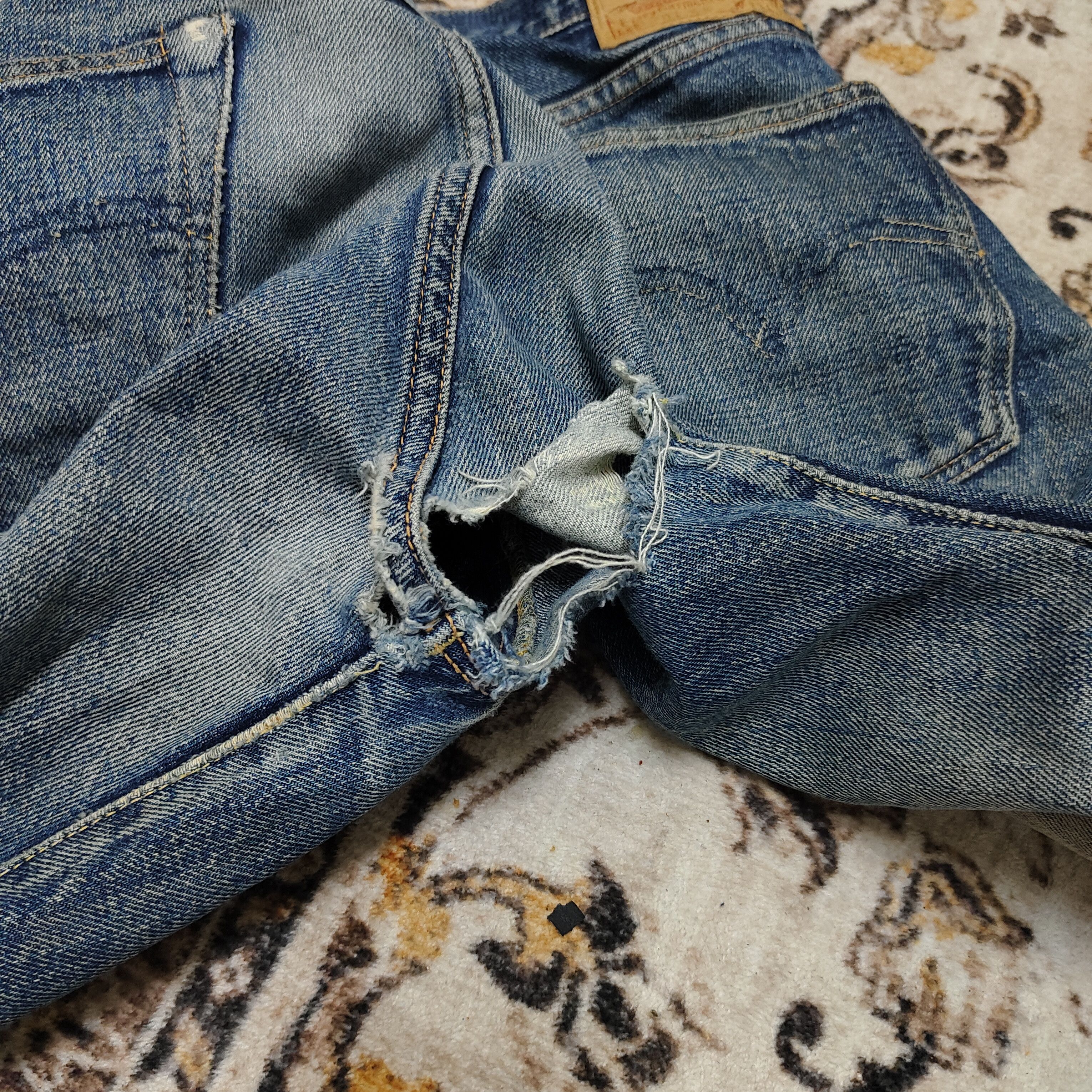Levi's Vintage 90s Levi's 501xx Big E Distressed Selvedge Jean Size US 32 / EU 48 - 12 Thumbnail