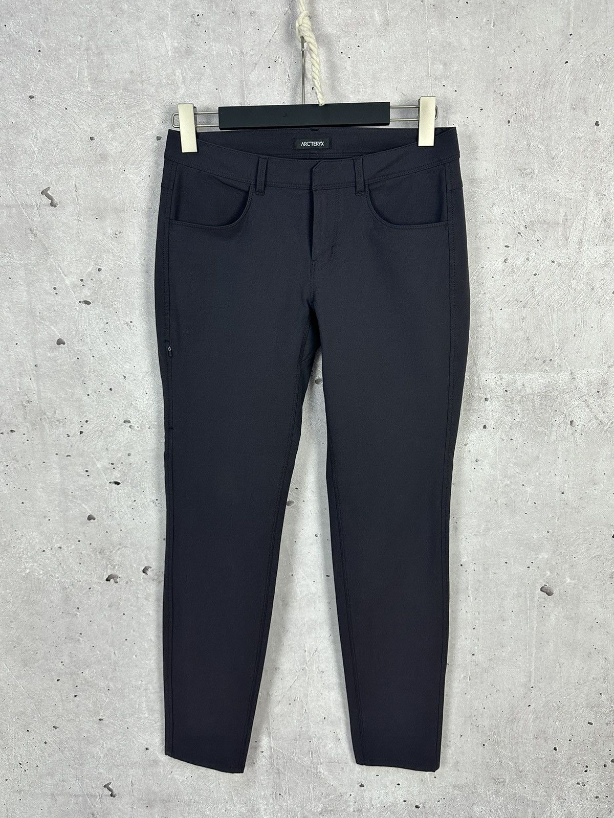 Arc'teryx Arc’teryx Eggplant Zip Pocket Women’s Basic Pants Size 28" / US 6 / IT 42 - 1 Thumbnail