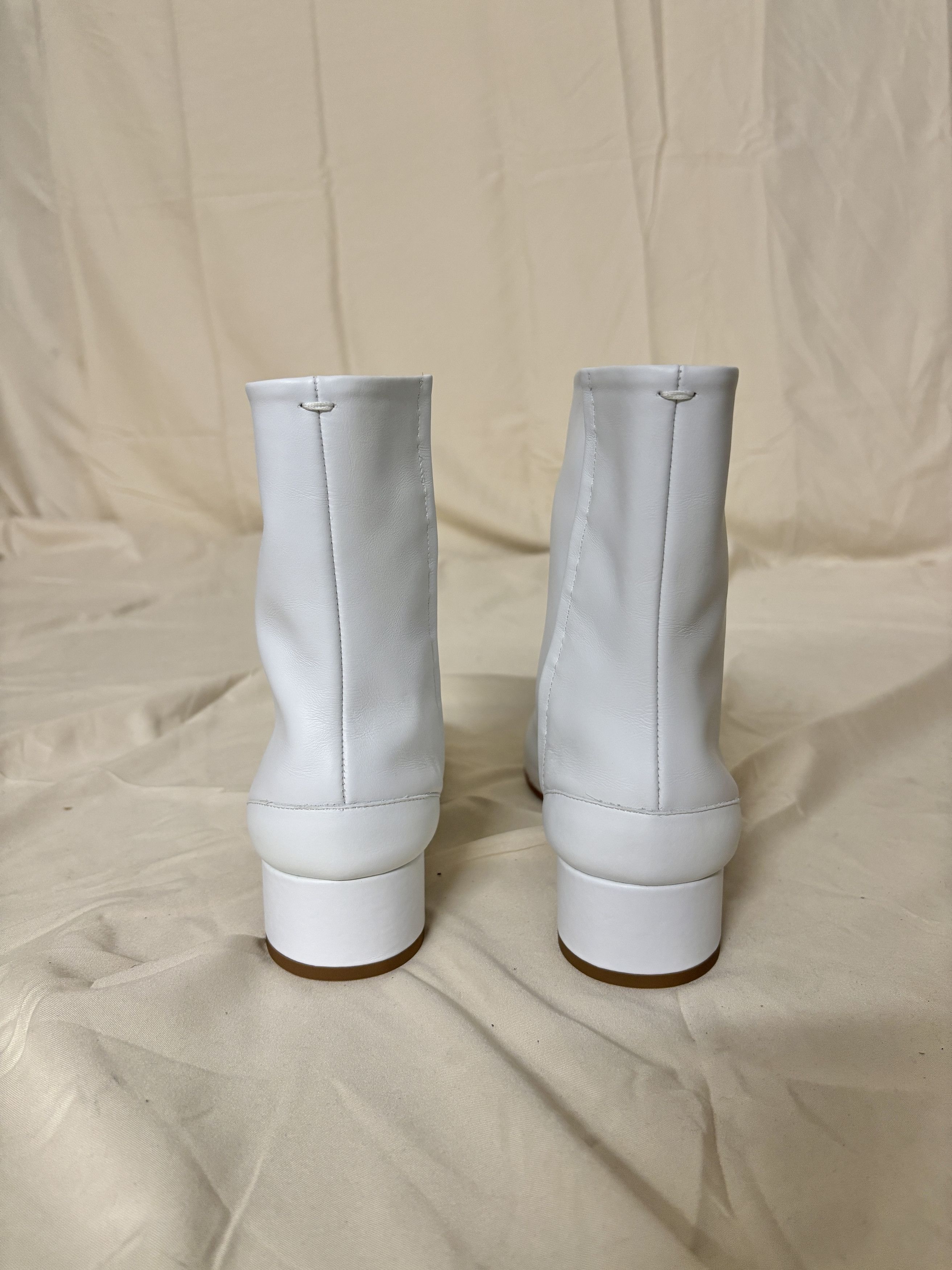 Maison Margiela Margiela white tabi boot Size US 10 / IT 40 - 6 Thumbnail