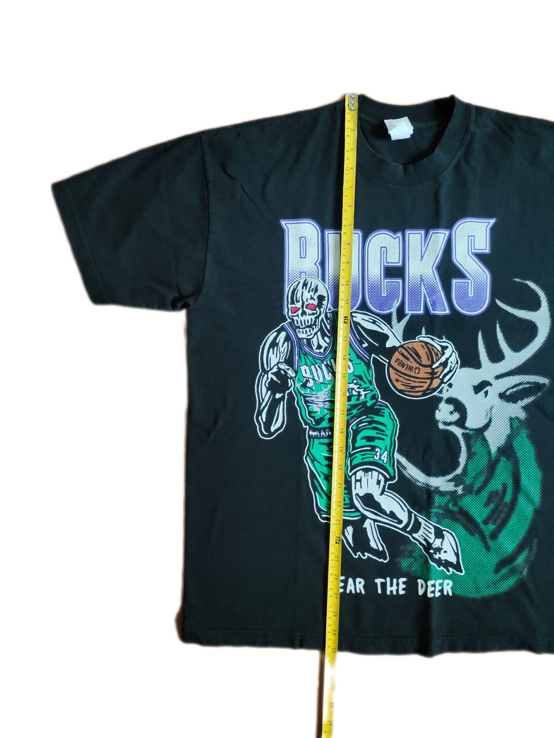 Vintage Vintage Milwaukee Bucks Skeleton 2000s t-shirt Size US L / EU 52-54 / 3 - 8 Thumbnail