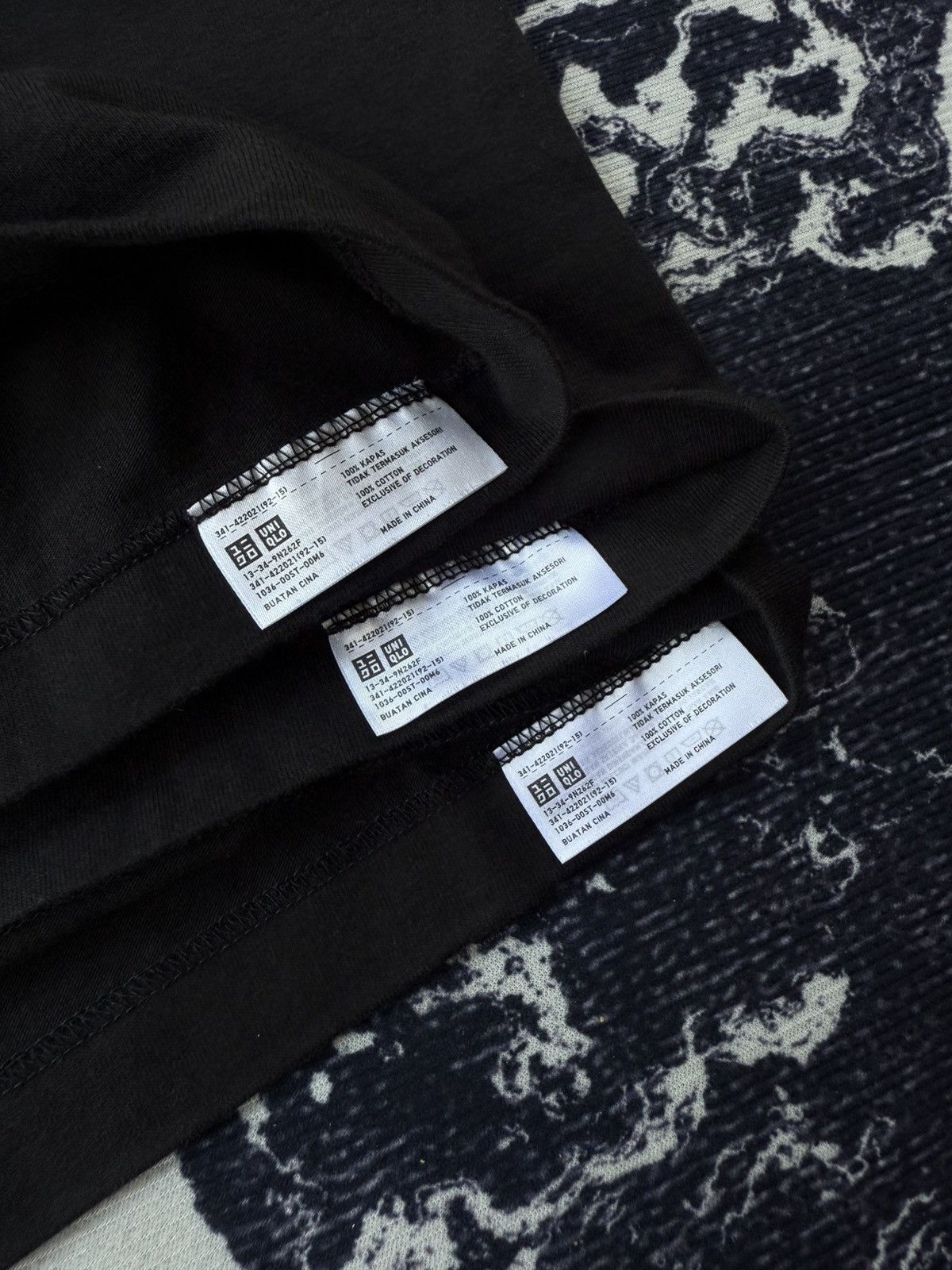 Japanese Brand × Kaws Uniqlo x kaws t shirt Size US S / EU 44-46 / 1 - 7 Thumbnail