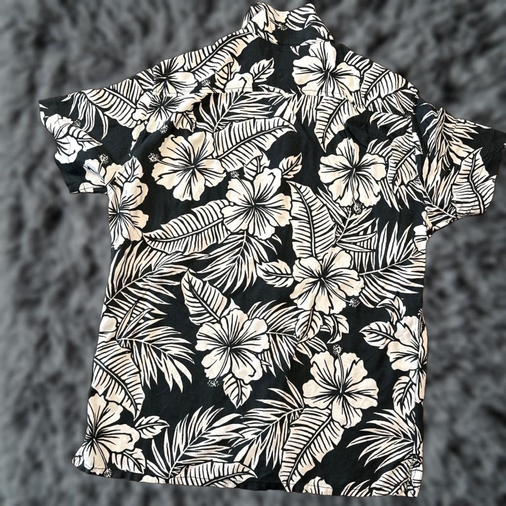 Chubbies Chubbies Hawaiian Short Sleeve Button Shirt Large Black And White Hibiscus Palms Size US L / EU 52-54 / 3 - 1 Thumbnail