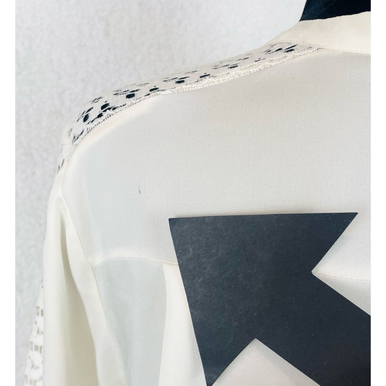 Michael Kors MICHAEL KORS • Cream/Ecru Lace Trim Button-Down Shirt Size M / US 6-8 / IT 42-44 - 14 Thumbnail