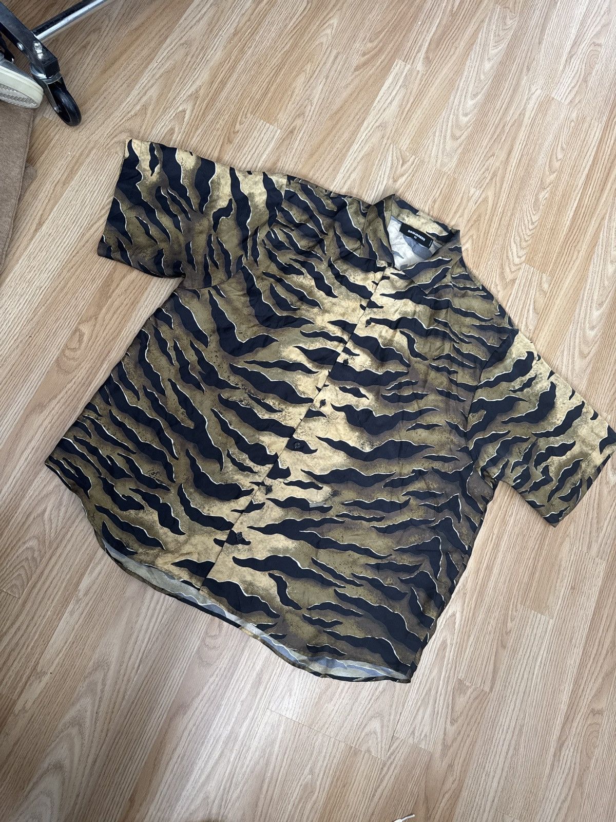 Dsquared2 Dsquared Silk Animal Print Shirt Size US L / EU 52-54 / 3 - 1 Thumbnail