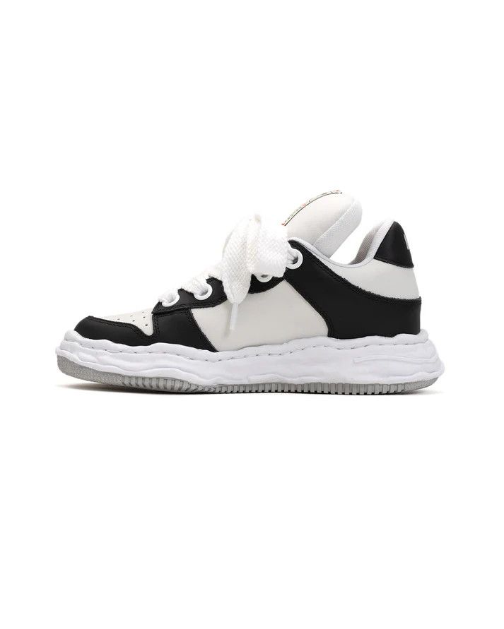 Maison MIHARA YASUHIRO o1mle0924 Leather Puffer Low-Top Sneaker in Black & White Size US 5.5 / EU 38 - 2 Thumbnail